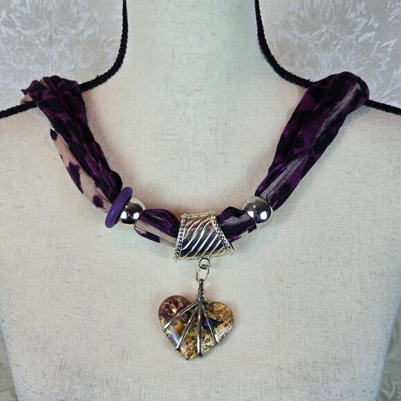 Very Moda Purple Animal Print Scarf Necklace Jewelry Multiple Ways to Style NWT - Picture 2 of 15